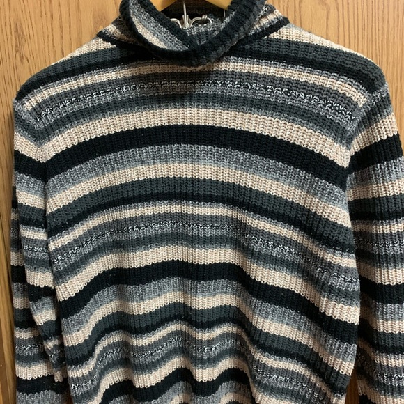 Sweater - Picture 1 of 2